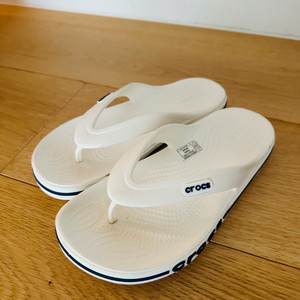 크록스 화이트 쪼리 W6사이즈 초단시간 1회착용