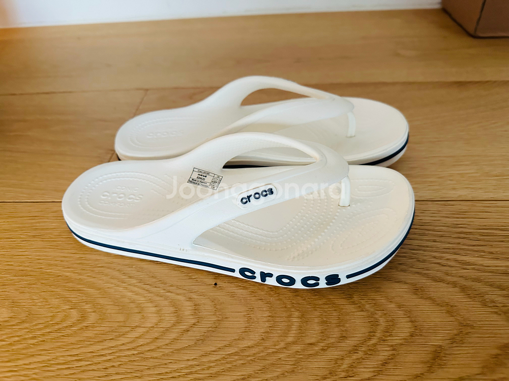 크록스 화이트 쪼리 W6사이즈 초단시간 1회착용--2