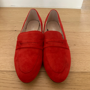 지니킴 레드 스웨이드 3cm 키튼힐 로퍼 240사이즈 새 제품