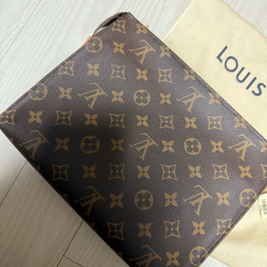 루이비통 포쉐트 토일렛26