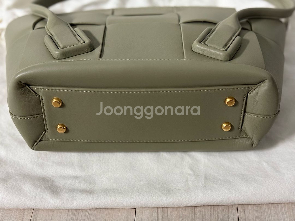 보테가베네타 아르코스몰 트래버틴 컬러 판매합니다.--4