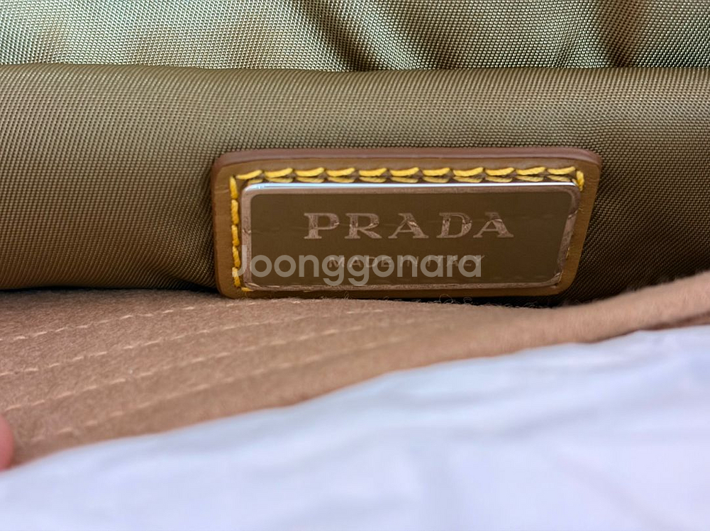 프라다 바이커백 스몰 판매합니다.--7