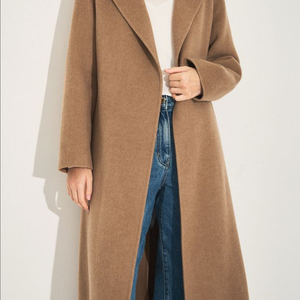 MINE 브랜드의 캐시미어 블렌드 핸드메이드 코트