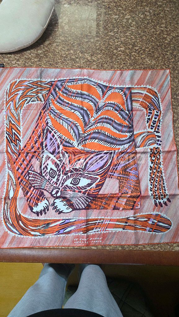 에르메스 르 쳇 까레 스카프--1