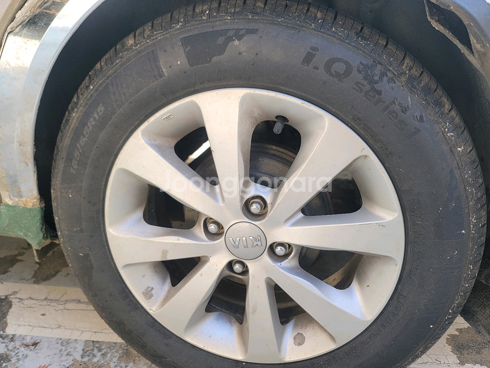 올10월에구입한18인치 순정 알로이 휠타이어 세트--0