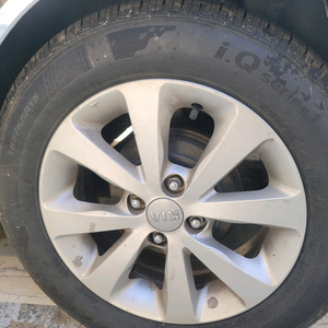 올10월에구입한18인치 순정 알로이 휠타이어 세트