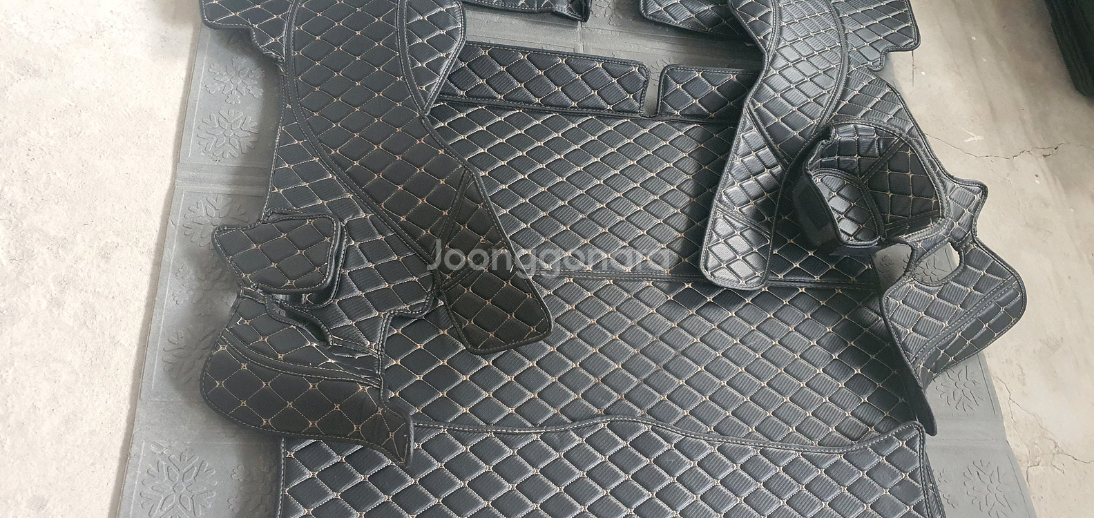 제네시스 GV70 트렁크 차박매트.--3