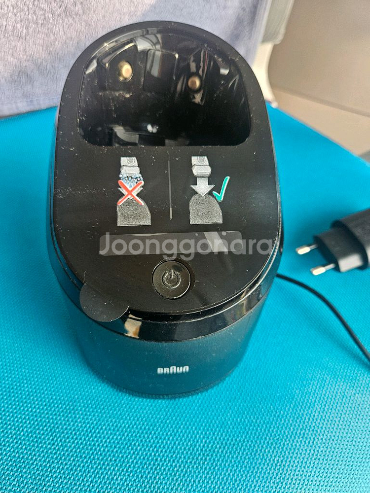 브라운 시리즈8 전기면도기 세트--3