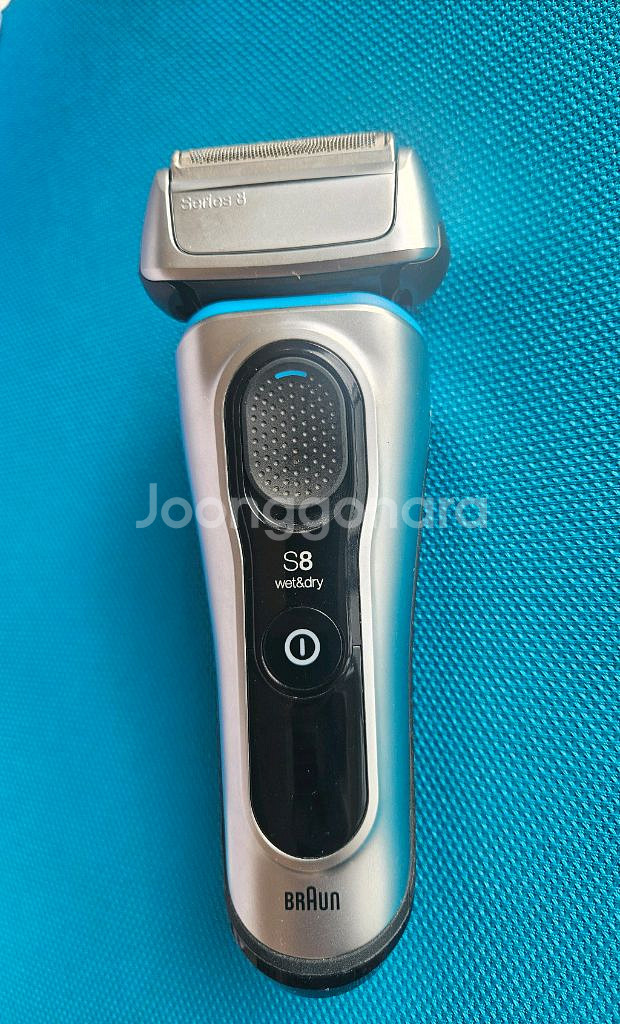 브라운 시리즈8 전기면도기 세트--4