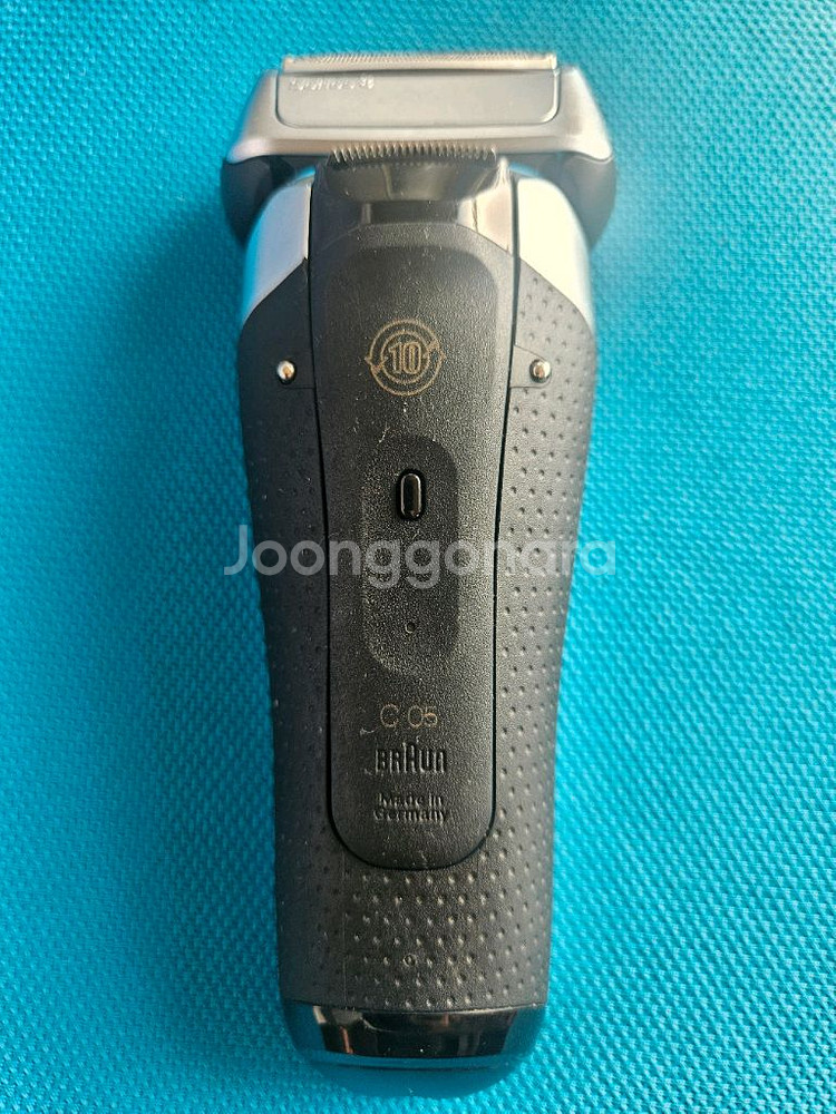 브라운 시리즈8 전기면도기 세트--5