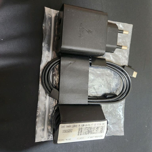 삼성 정품 충전기2구 케이블2개해서 판매합니다