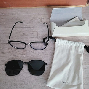 [ 미개봉새상품_고급 썬글라서 장착 겸용 블버핏 블랙철테 / 안경테 저렴히 판매 ]