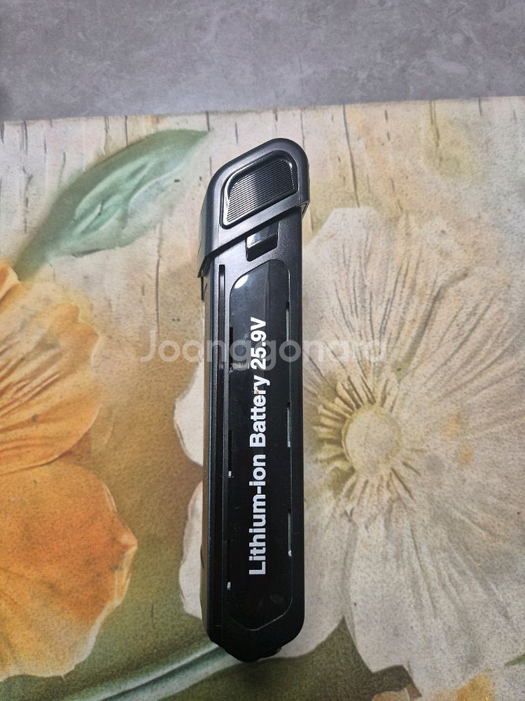 [정품] 쿠쿠 파워클론 무선청소기 배터리 상태좋고 작동잘됩니다--3