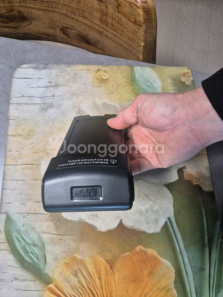 [정품] 쿠쿠 파워클론 무선청소기 배터리 상태좋고 작동잘됩니다--5