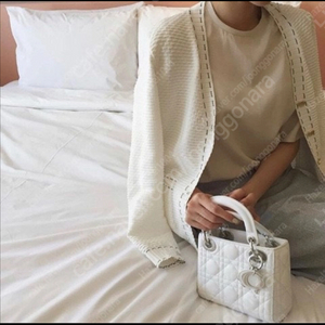 더실루엣 현 시에 샤스티치 가디건 아이보리