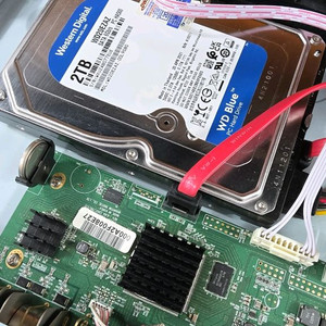 아이시큐 녹화기 판매합니다 2테라 장착 됩니다