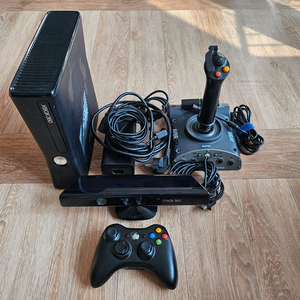 Xbox 360 본체+키넥트+컨트롤러+AV8R-02 조이스틱 이미지