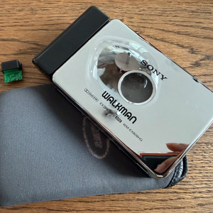 소니 워크맨 WM-EX808HG 카세트 워크맨 플레이어 판매 합니다.