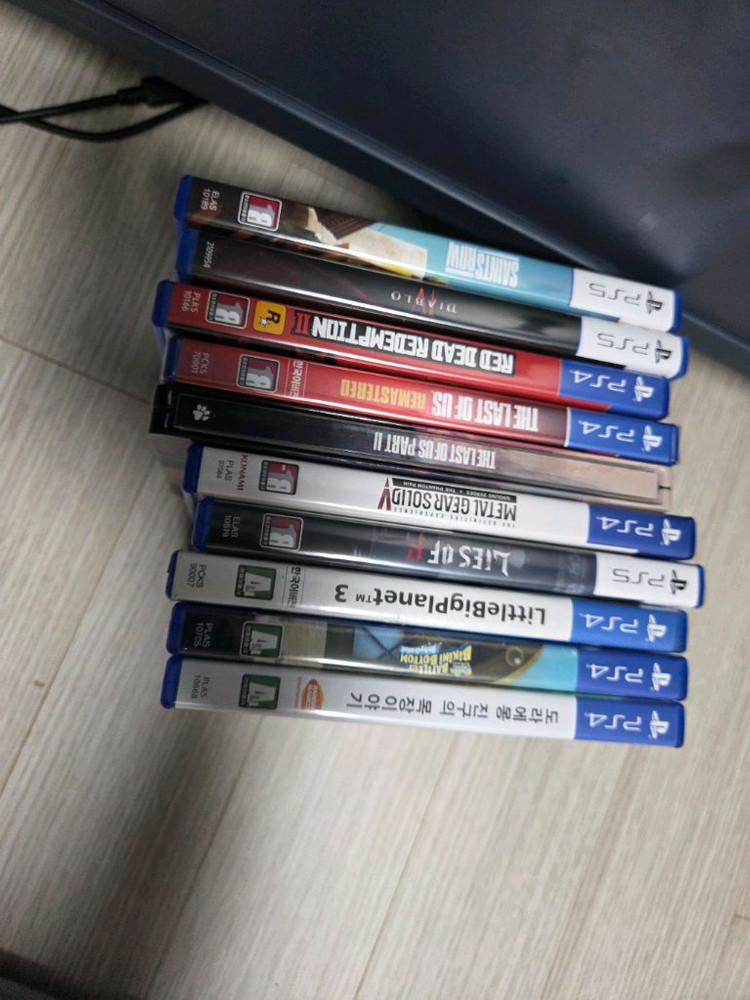 ps5 2테라 본체 및 타이틀 주변기기 일괄팝니다--1