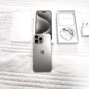 아이폰 15 프로맥스 256GB 내추럴티타늄 / 배터리 100% / 외관 깔끔 / 풀박스
