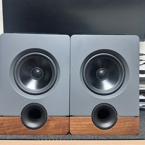 아웃풋+베어풋 프론티어 모니터링 스피커 판매합니다