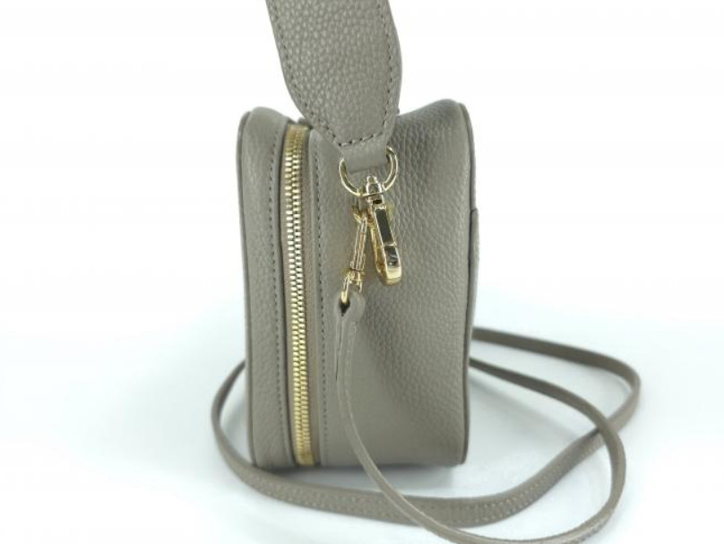 드메리엘 크로스백 이미지