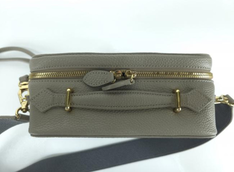 드메리엘 크로스백 이미지