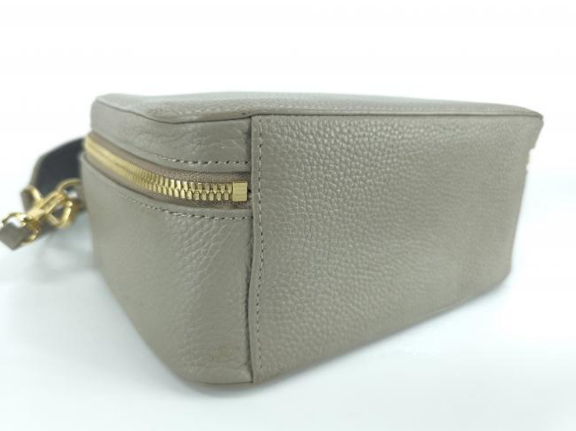 드메리엘 크로스백 이미지