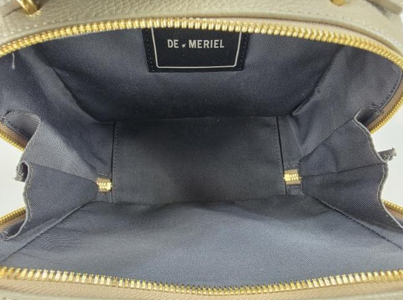 드메리엘 크로스백 이미지