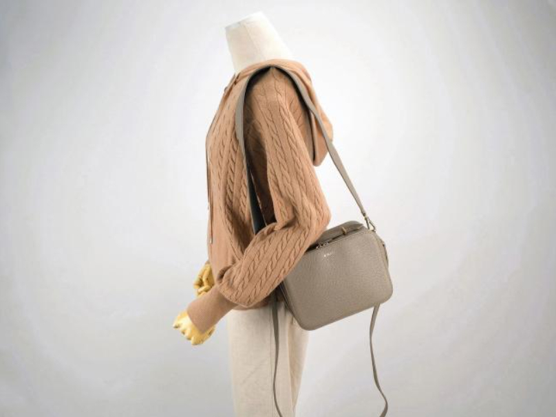 드메리엘 크로스백 이미지