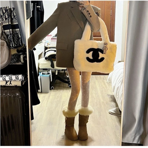 샤넬 퍼 핸드백