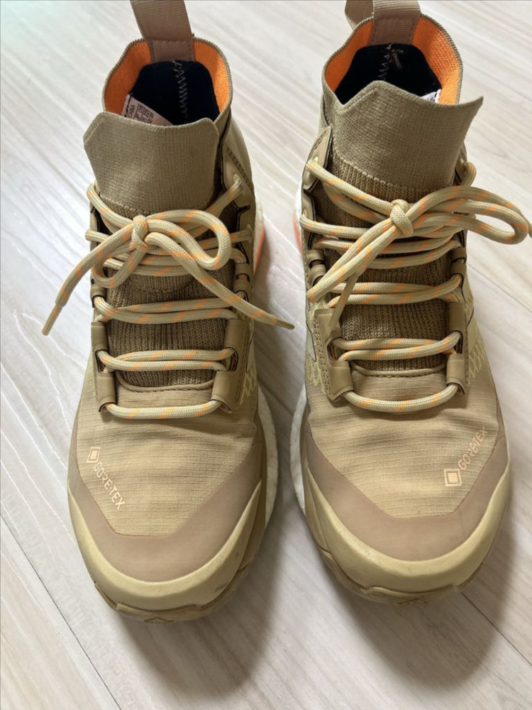 아디다스여성용 고어텍스 등산화/트레킹화 이미지