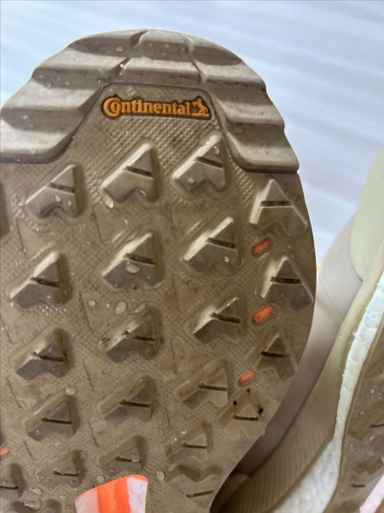 아디다스여성용 고어텍스 등산화/트레킹화 이미지