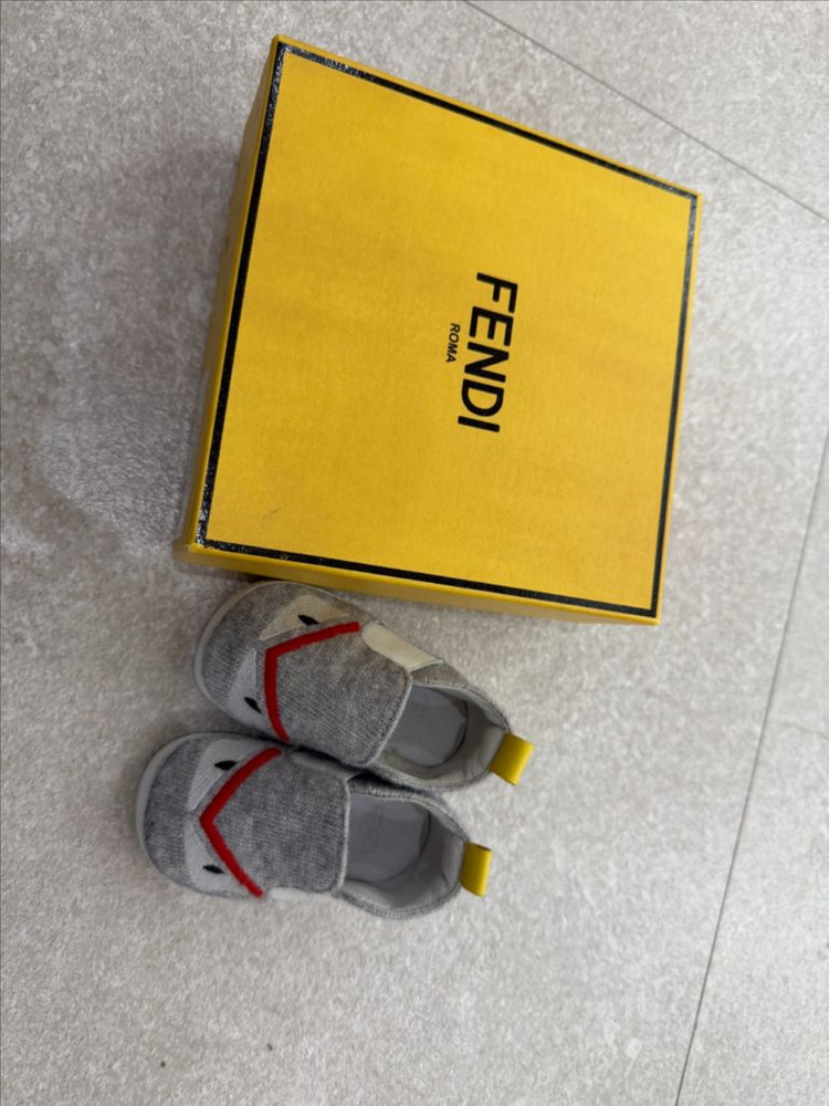 펜디 베이비 슈즈 이미지