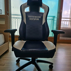 토트넘 제닉스 게이밍 의자