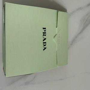 프라다 립밤 새상품