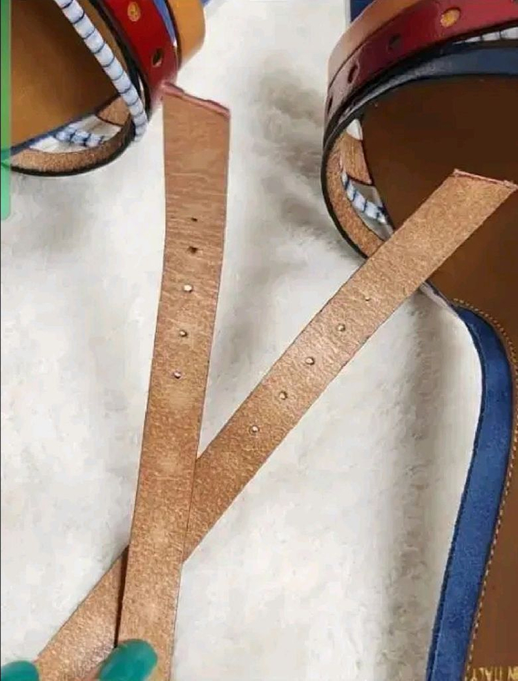 정품 펜디 멀티컬러 스트랩 샌들37(240)--7