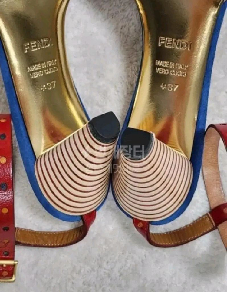 정품 펜디 멀티컬러 스트랩 샌들37(240)--8