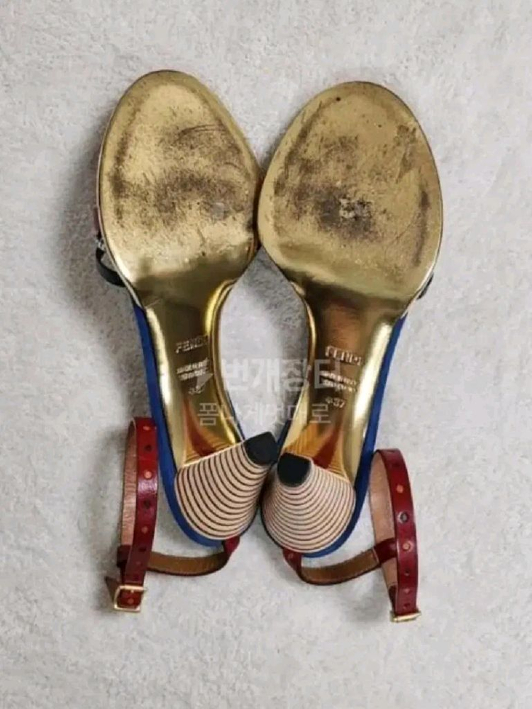 정품 펜디 멀티컬러 스트랩 샌들37(240)--9