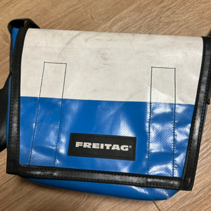 프라이탁 라씨 메신저백 흰파