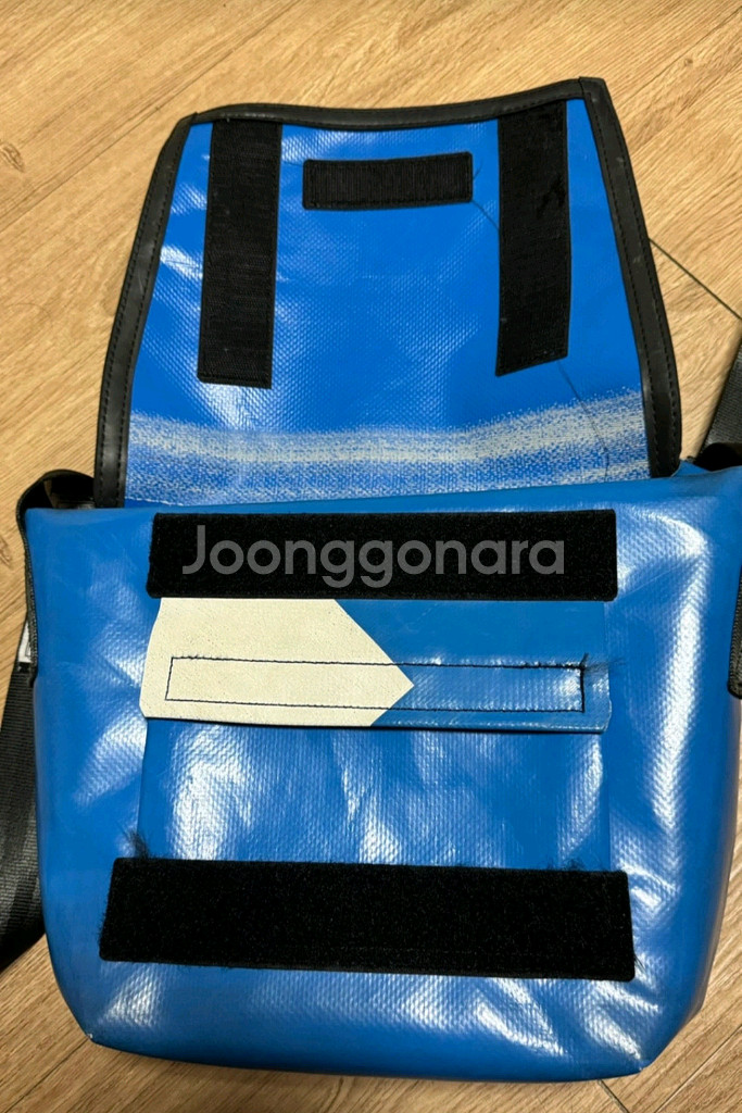 프라이탁 라씨 메신저백 흰파--3