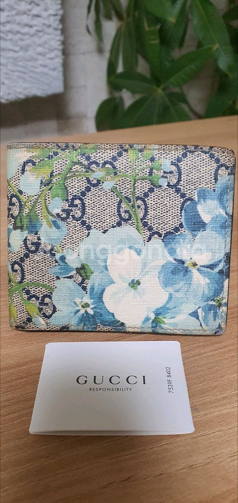 구찌 블룸 반지갑 정품A급(감정O)프라다루이비통디올고야드샤넬셀린느보테가생로랑버버리발렌시아가--1