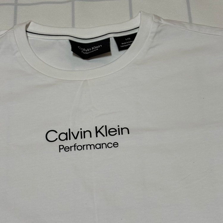캘빈클라인 퍼포먼스 흰색 크롭 반팔티--2
