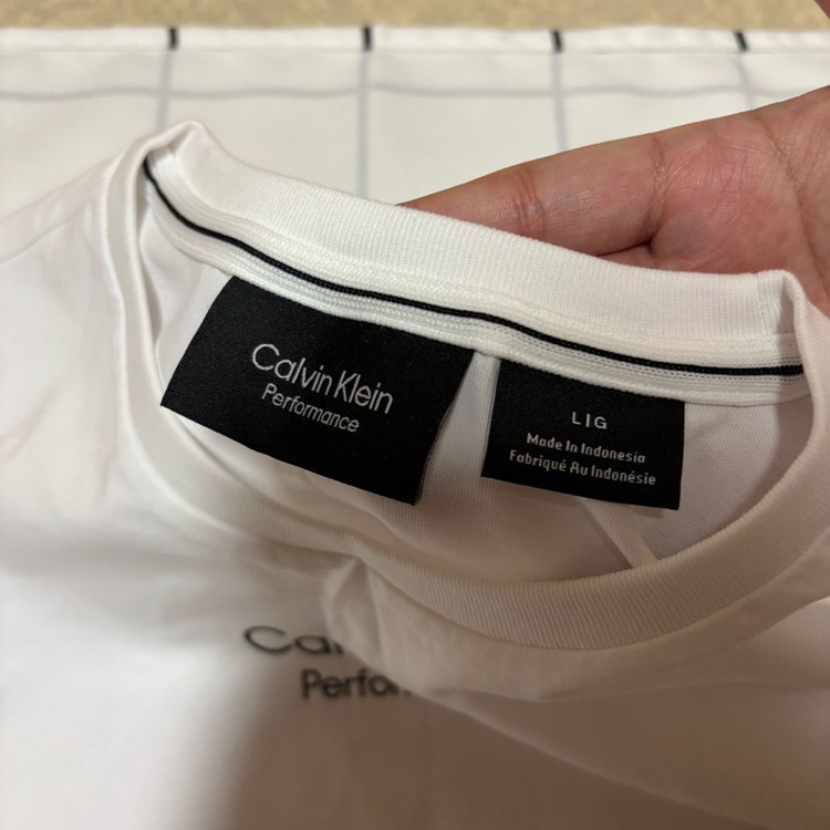 캘빈클라인 퍼포먼스 흰색 크롭 반팔티--3
