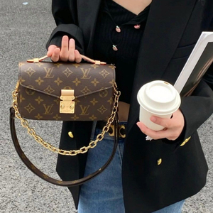 루이비통 포쉐트 메티스 이스트웨스트 모노그램 이미지