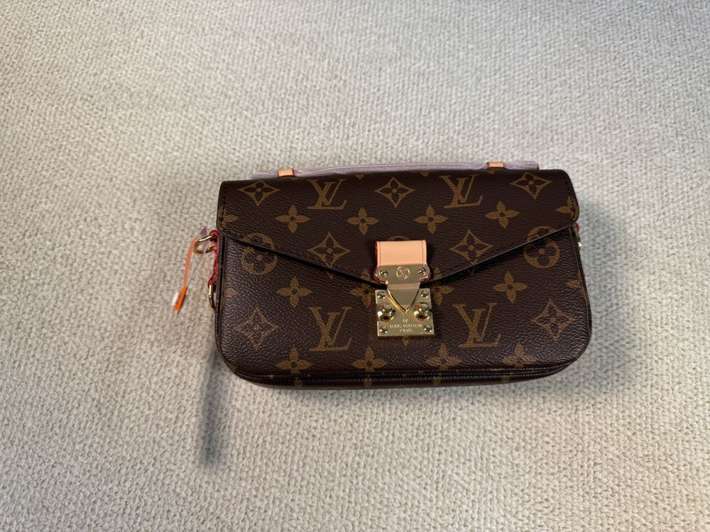 루이비통 포쉐트 메티스 이스트웨스트 모노그램 이미지