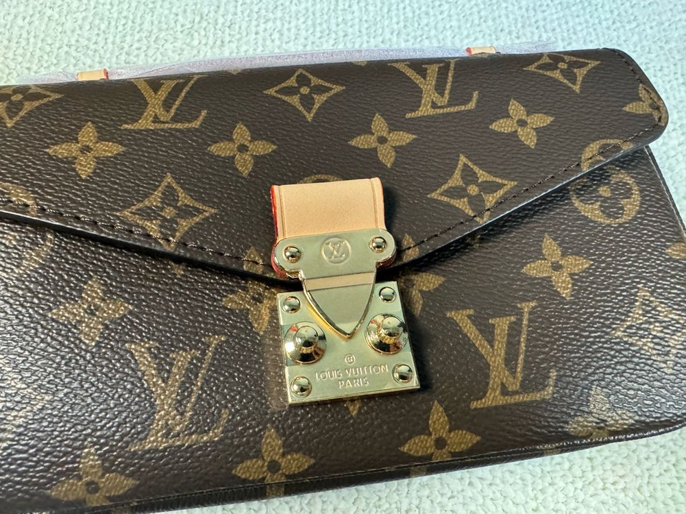 루이비통 포쉐트 메티스 이스트웨스트 모노그램 이미지