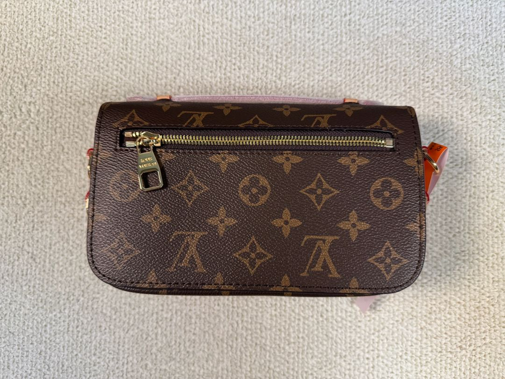 루이비통 포쉐트 메티스 이스트웨스트 모노그램 이미지