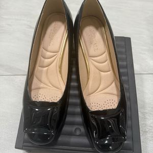 탠디 여성 펌프스 애나멜 블랙 구두 240사이즈