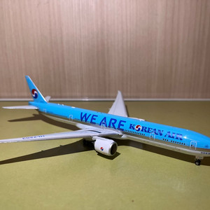 피닉스 대한항공 777-300ER HL7203 (WE ARE OUR PRIDE 특별도장)